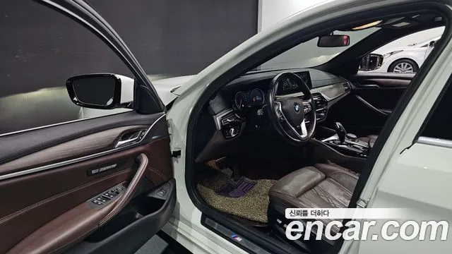 BMW 5-Series 2018 thumb 10