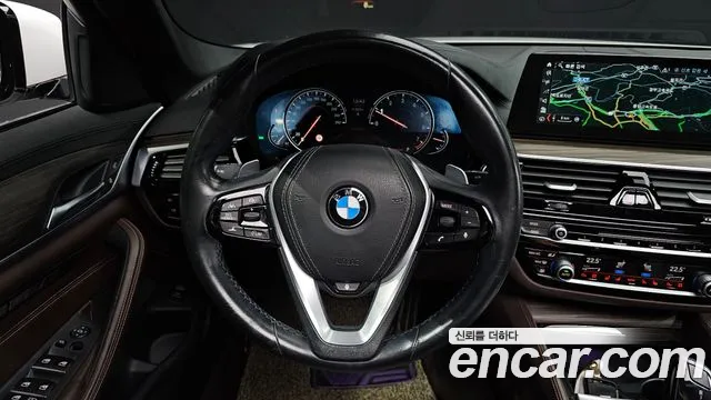 BMW 5-Series 2018 thumb 12