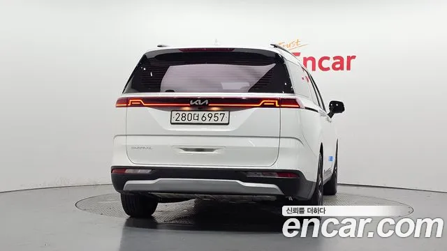 Kia Carnival 2022 thumb 4