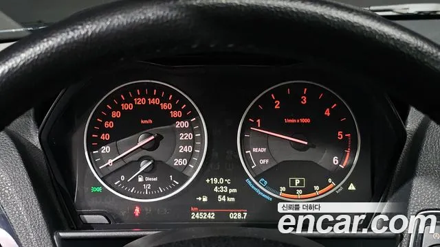BMW 1-Series 2013 thumb 8