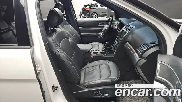 Ford Explorer 2017 thumb 10
