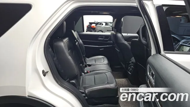 Ford Explorer 2017 thumb 11