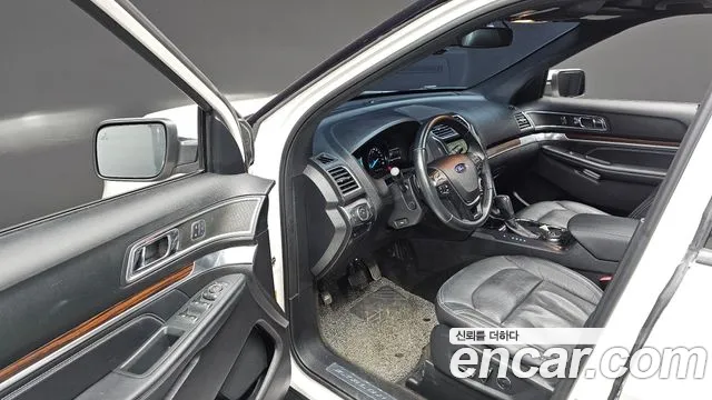 Ford Explorer 2017 thumb 12