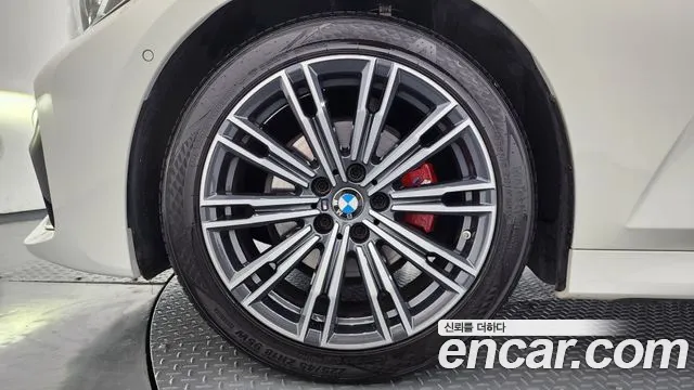 BMW 3-Series 2021 thumb 5