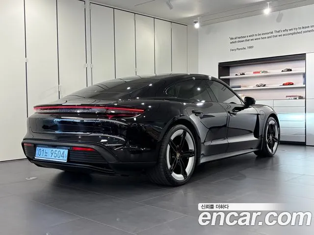 Porsche Taycan 2025 thumb 2