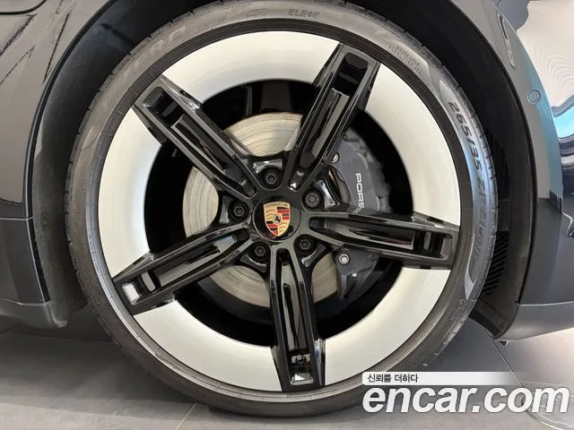 Porsche Taycan 2025 thumb 5