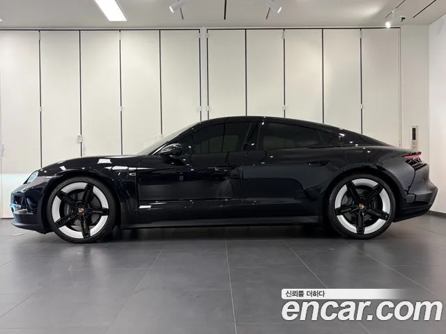 Porsche Taycan 2025 thumb 6