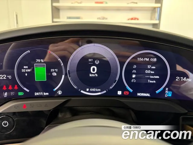 Porsche Taycan 2025 thumb 8