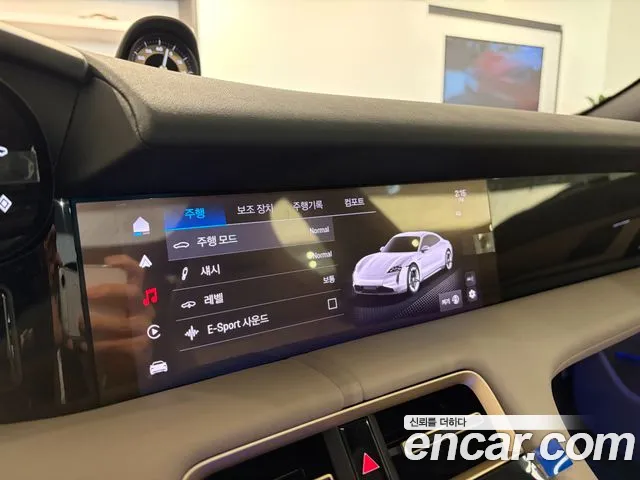 Porsche Taycan 2025 thumb 9