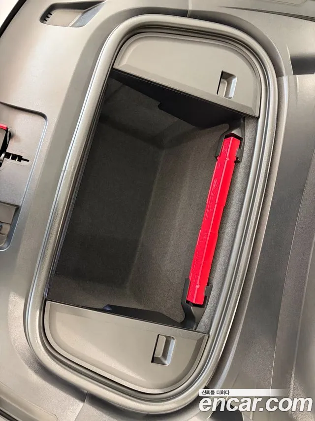 Porsche Taycan 2025 thumb 10