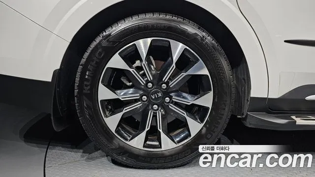 Kia Carnival 2021 thumb 4