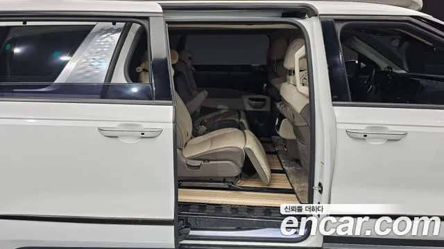 Kia Carnival 2021 thumb 10