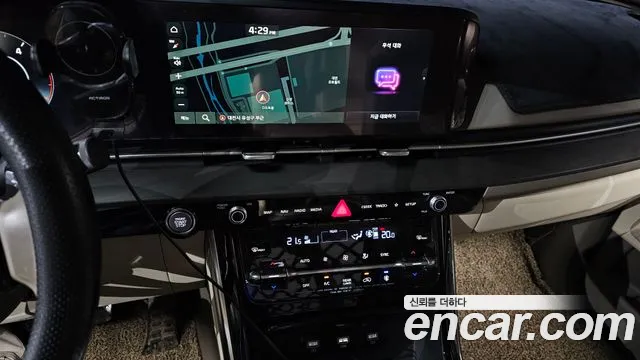 Kia Carnival 2021 thumb 11