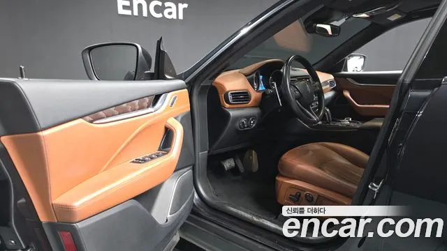Maserati Levante 2019 thumb 10