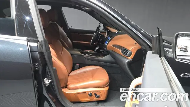 Maserati Levante 2019 thumb 11