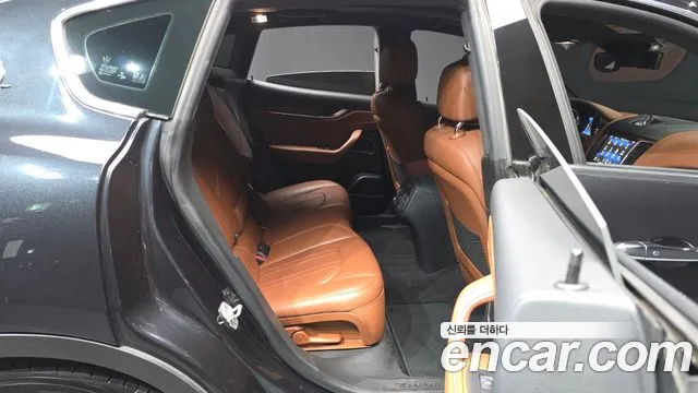 Maserati Levante 2019 thumb 12