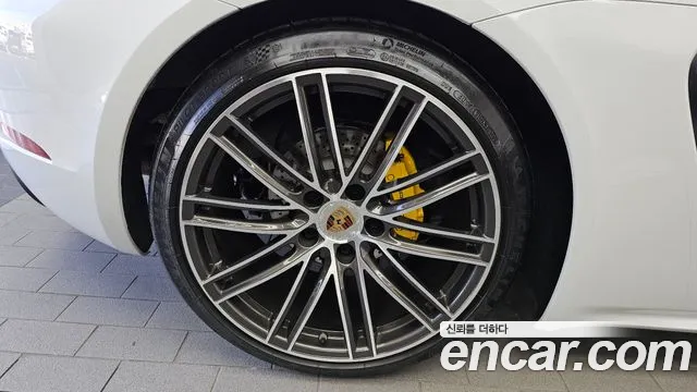 Porsche Cayman 2018 thumb 5