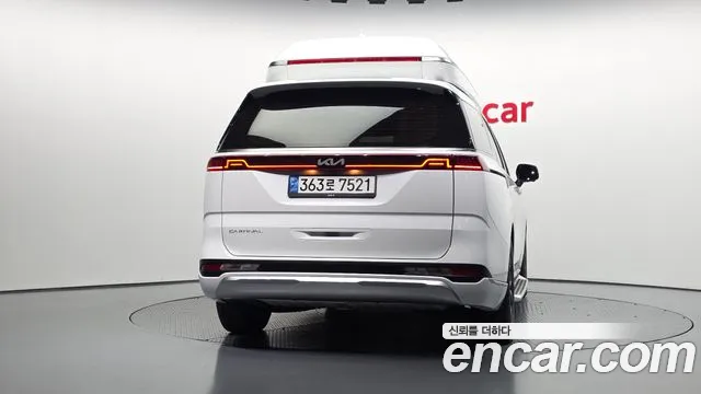 Kia Carnival 2021 thumb 4