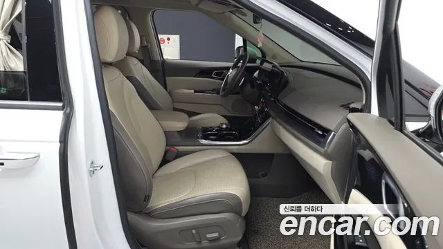 Kia Carnival 2021 thumb 11