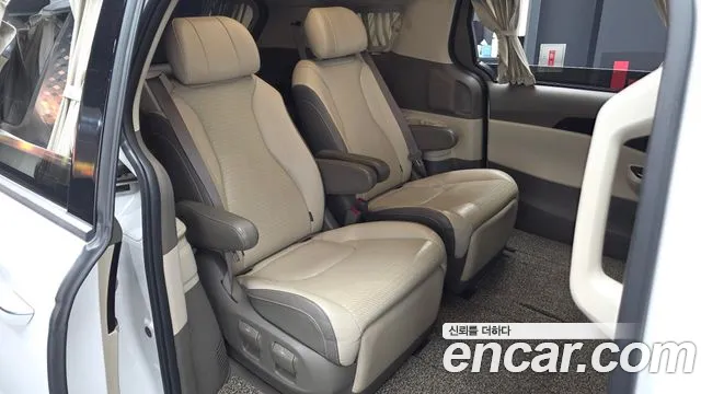 Kia Carnival 2021 thumb 12