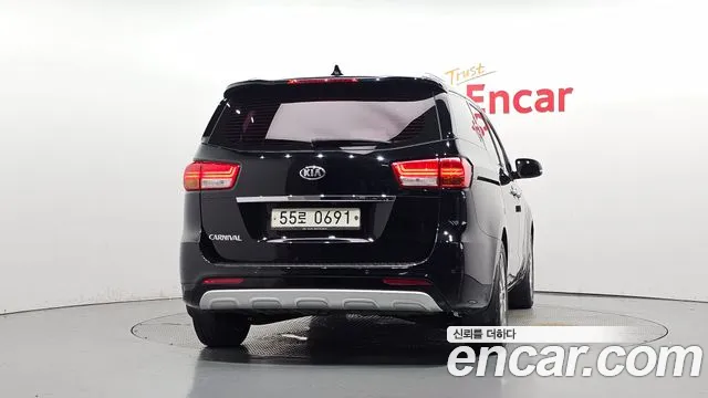 Kia Carnival 2016 thumb 4