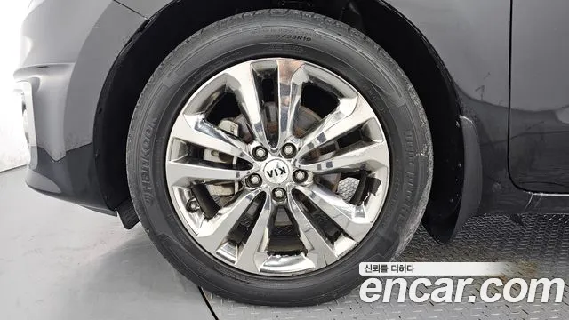 Kia Carnival 2016 thumb 5