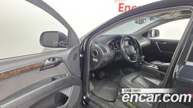 Audi Q7 2014 thumb 10