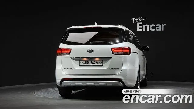 Kia Carnival 2017 thumb 4