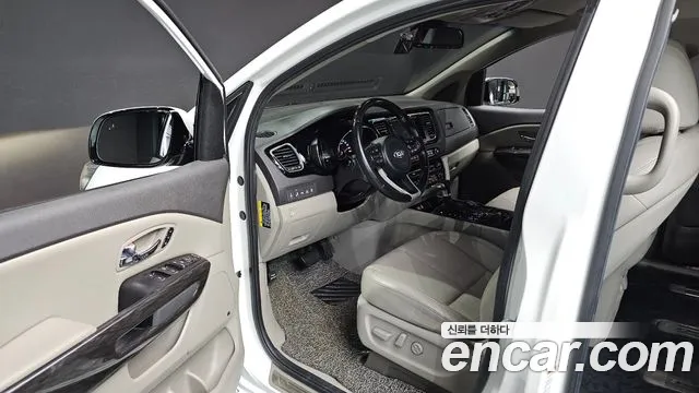 Kia Carnival 2017 thumb 10