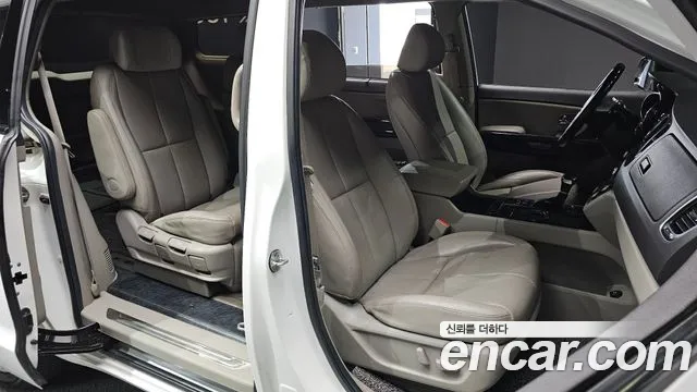 Kia Carnival 2017 thumb 11