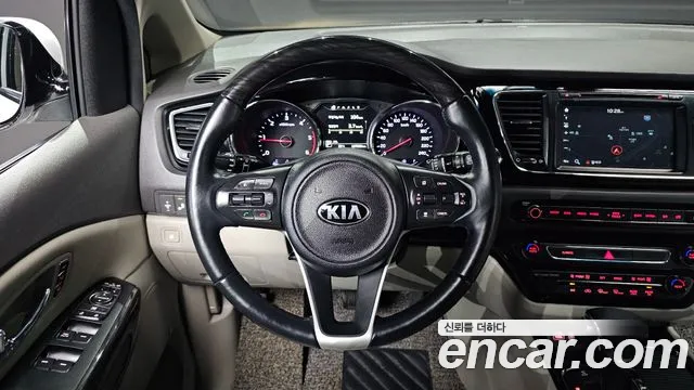 Kia Carnival 2017 thumb 12