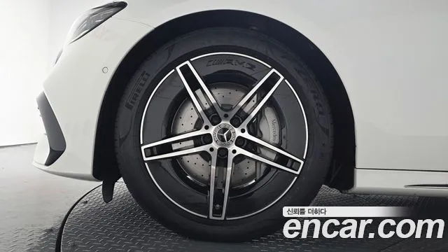 Mercedes-Benz E-Класс 2025 thumb 4