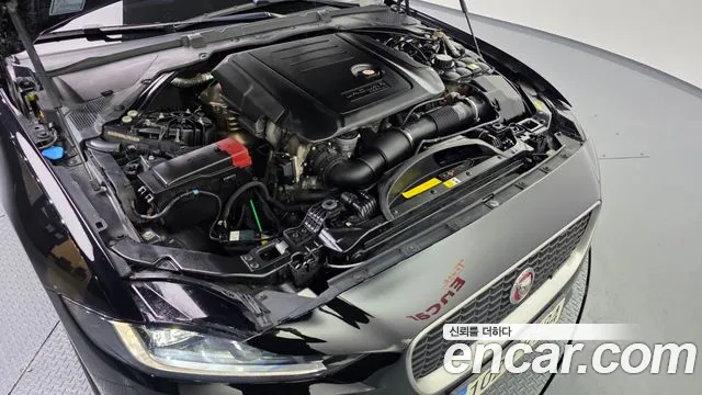 Jaguar XE 2020 thumb 6