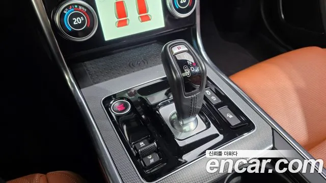 Jaguar XE 2020 thumb 9