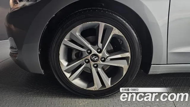 Hyundai Avante 2017 thumb 5