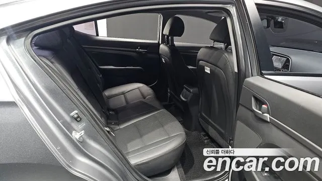 Hyundai Avante 2017 thumb 11