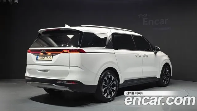 Kia Carnival 2021 thumb 2
