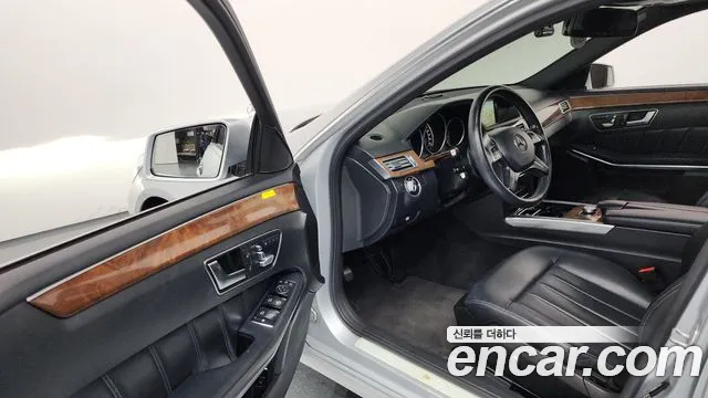 Mercedes-Benz E-Класс 2014 thumb 10