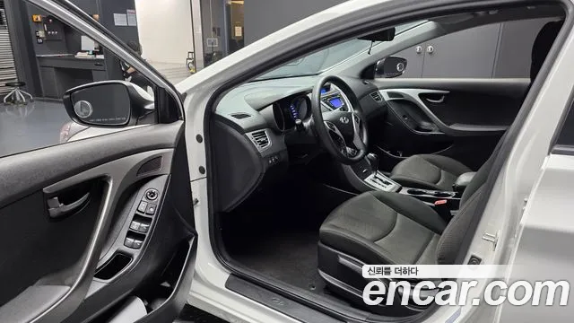 Hyundai Avante 2011 thumb 10