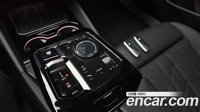 BMW 5-Series 2025 thumb 9