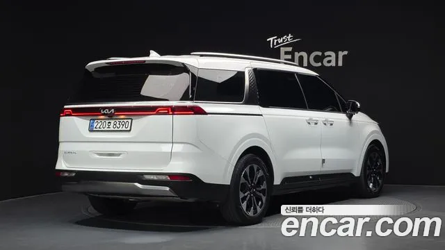 Kia Carnival 2023 thumb 2