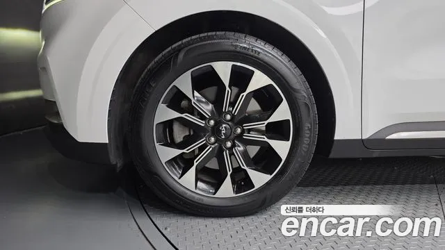 Kia Carnival 2023 thumb 5