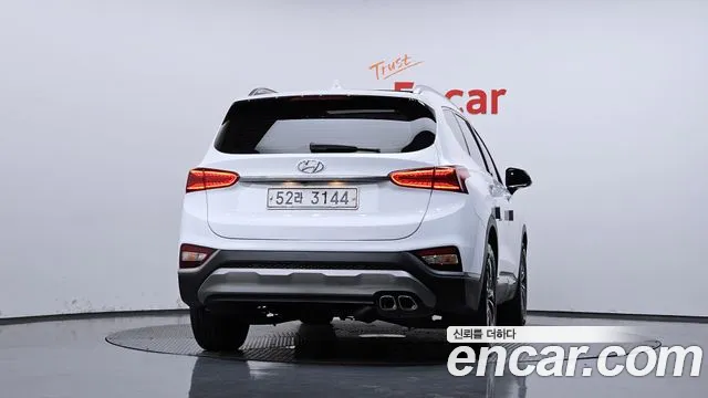 Hyundai Santa Fe 2018 thumb 4