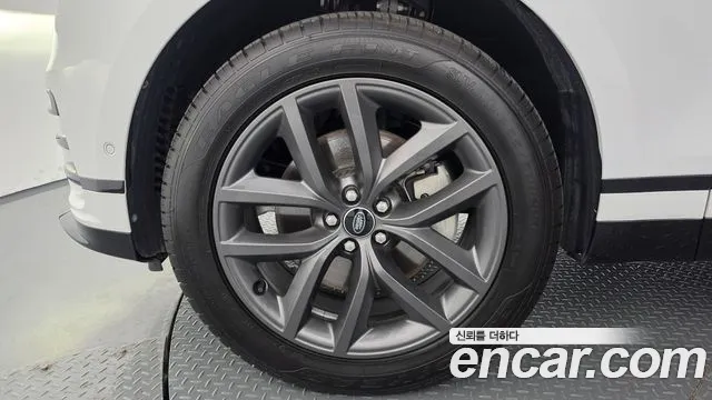 Land Rover Range Rover Velar 2025 thumb 5