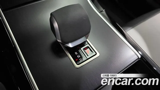 Land Rover Range Rover Velar 2025 thumb 9