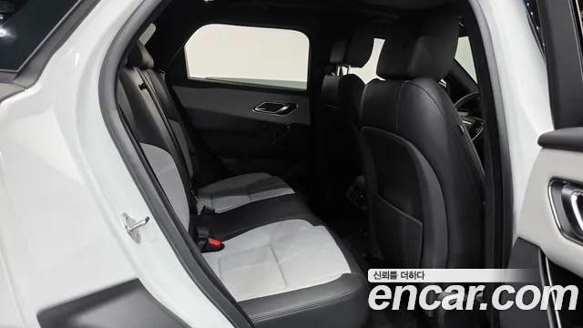 Land Rover Range Rover Velar 2025 thumb 11