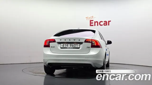 Volvo S60 2014 thumb 4