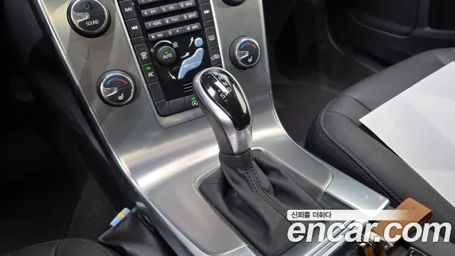 Volvo S60 2014 thumb 9