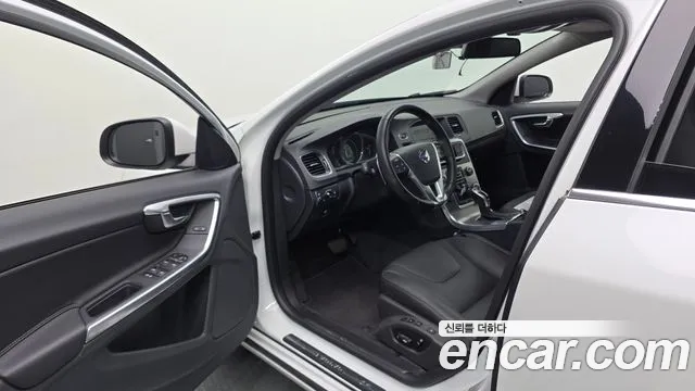 Volvo S60 2014 thumb 10