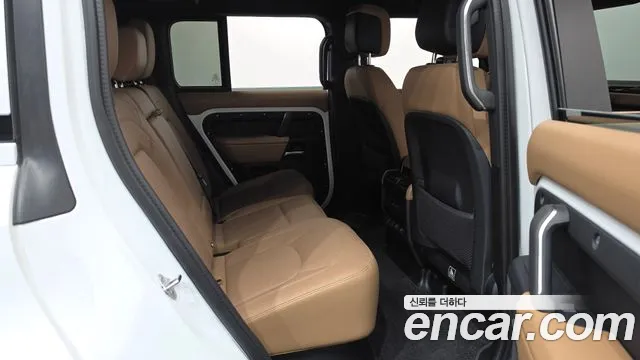 Land Rover Defender 2025 thumb 11